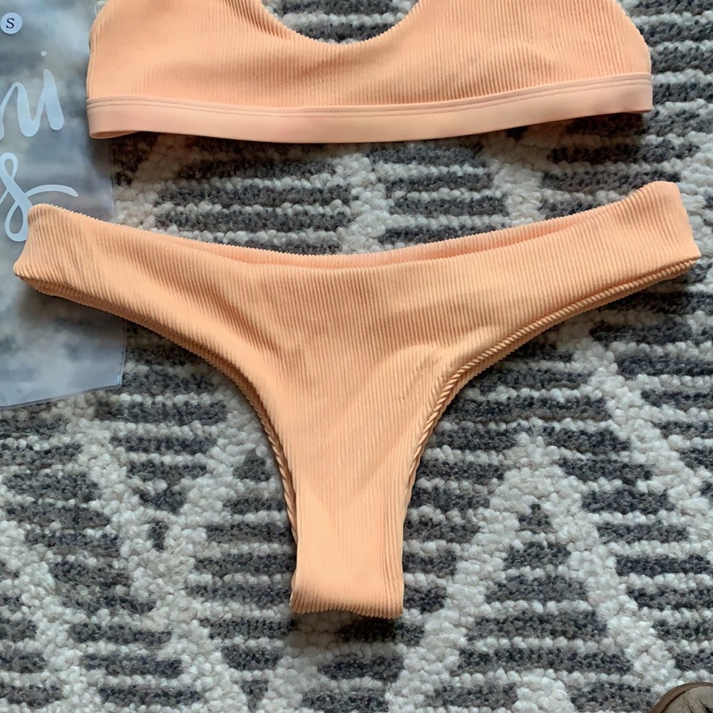 Kulani Kinis Bikini - Picture 4 of 5